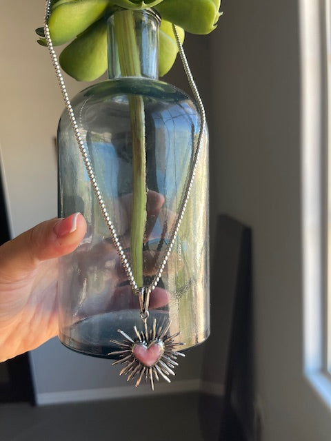 Frida Kahlo Inspired Necklace - Sagrado Corazón with Pink Conch